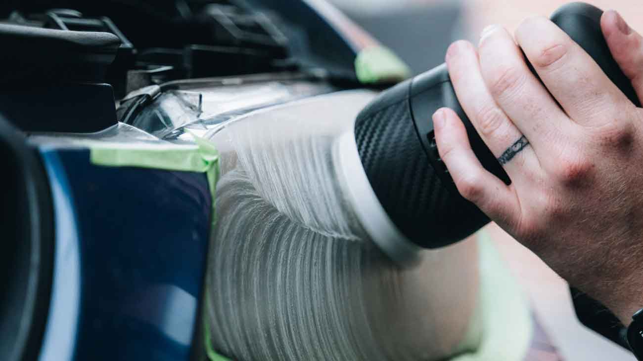 Fényszóró Polírozás: Lépésről Lépésre Útmutató az Elhomályosult Fényszórók Helyreállításához